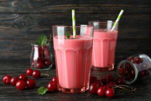 Beverage manufacturing solutions showing a smoothie made from powder with the perfect recipe and flavor.