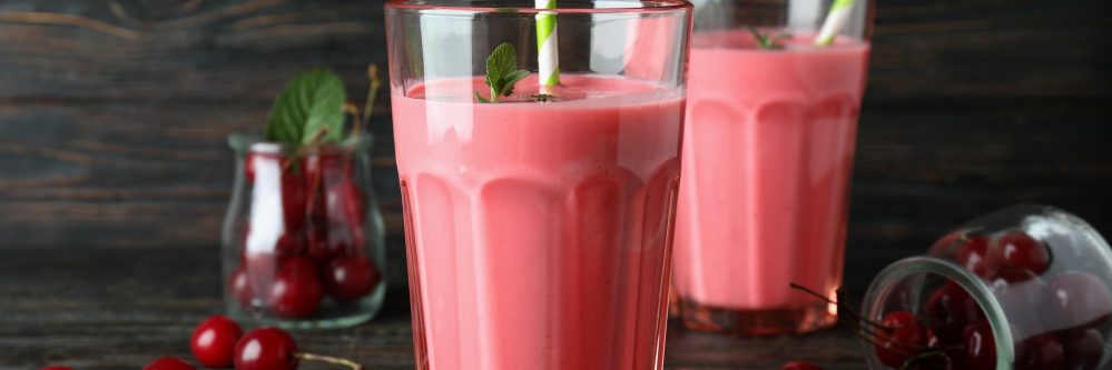 Beverage manufacturing solutions showing a smoothie made from powder with the perfect recipe and flavor.